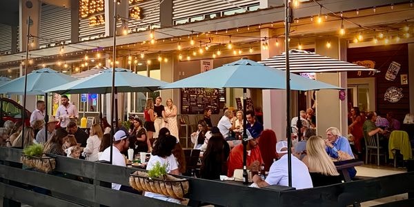 Bodacious Bar & Q – outdoor patio dining